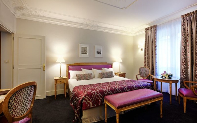 Royal Hotel Paris Champs Elysées