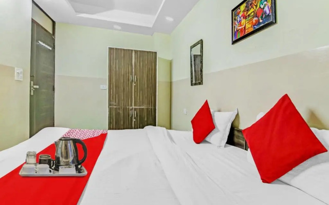 OYO Flagship 70341 Royal Green