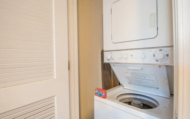 Oak Shores Studio 56