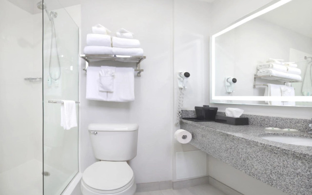 Quality Inn and Suites Winnipeg