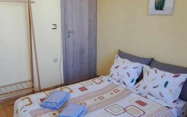 Top Central 2 Bedroom Apartment next to NDK