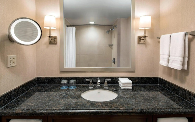 Sheraton Norfolk Waterside Hotel