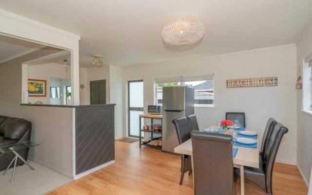 Beach House on Hetherington - Whangamata Holiday Home