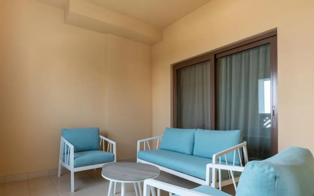 Massive 2 Bedroom with Palm View Balqis