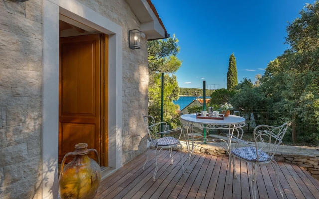 Holiday House in Pula 30 m From the sea