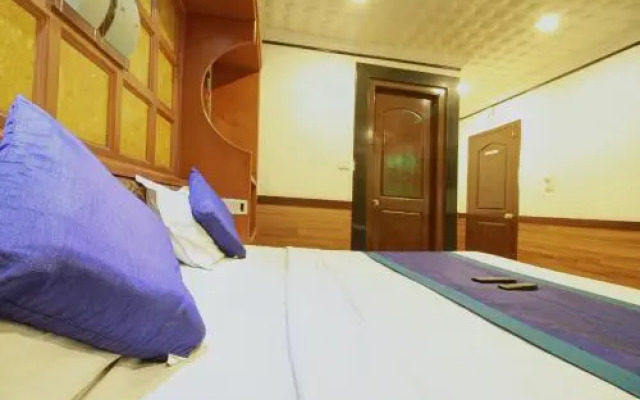 The Greenery - Holiday Inn by OYO Rooms
