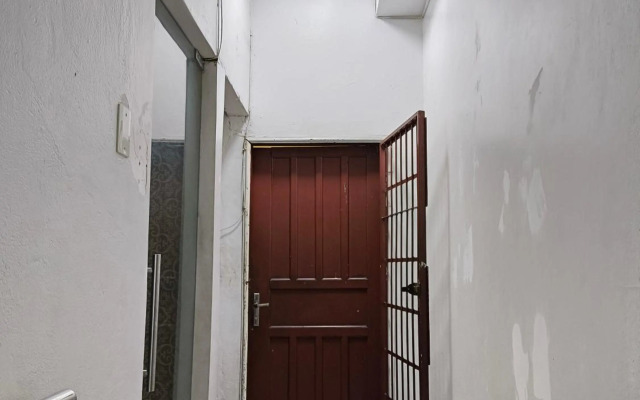 Casa grande em área central, bem iluminada e vent.