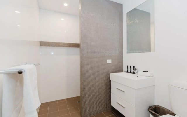 Grevillea 1/12 Poly Cow Lane