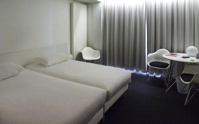 Louise Hotel - Image 7