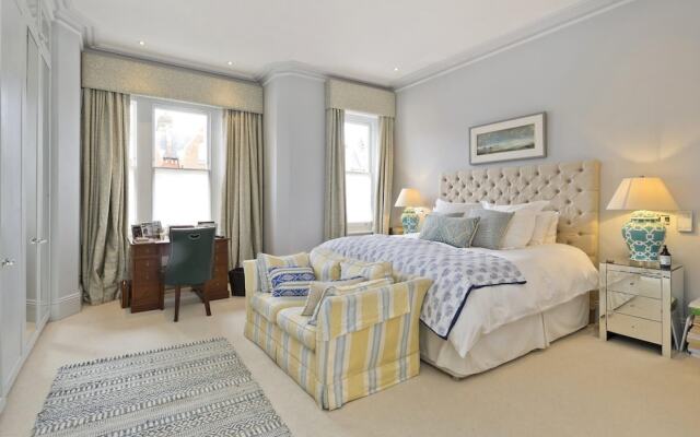 Cosy 4-bed Family Home Shepherd s Bush