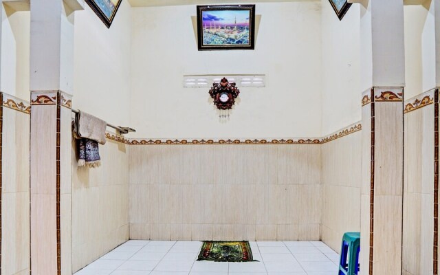 OYO 93107 Homestay H Syarif Syariah – Bandar Gresik