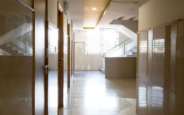 OYO 9248 Hotel Shrinidhi