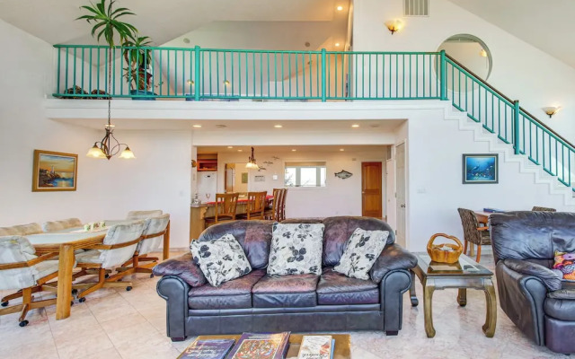 'oceanfront Castle' w/ Hot Tub & Game Room