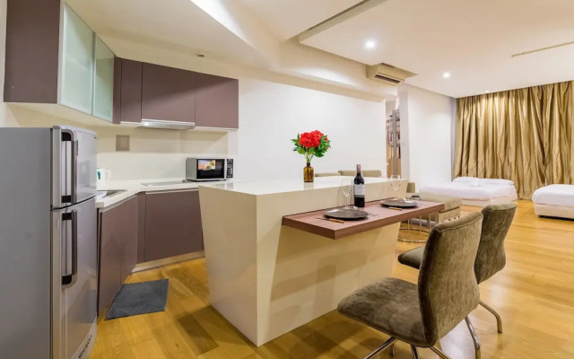 Regalia Residence @ KLCC View Sky Pool by KC