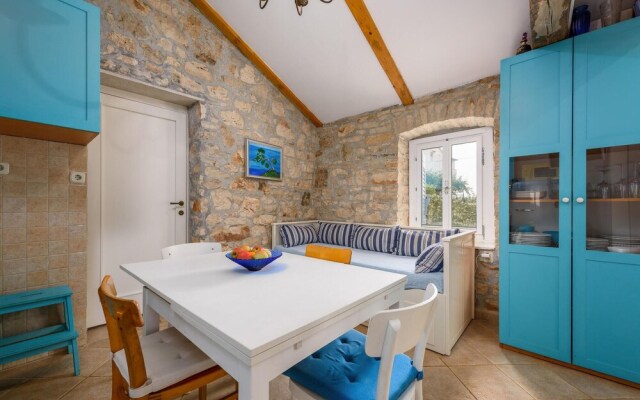 Beautiful Home in Vabriga With Wifi and 2 Bedrooms