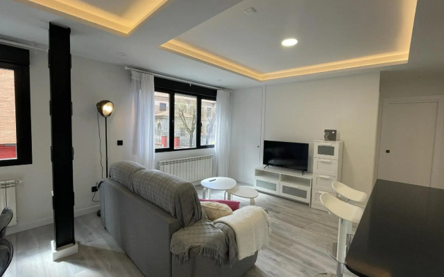 Apartamento Nuevo con patio, situado en el centro.