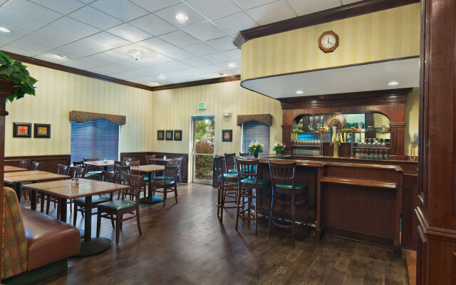 Oxford Suites Pendleton