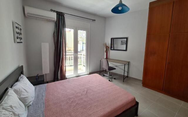 Comfy apartment for 6 people in Heraklion