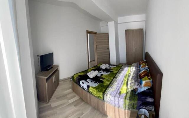 Bizi Apartment Summerland Mamaia Free Sunbeds