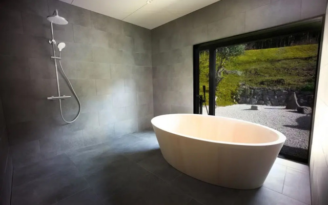 The Expedition Hotel Zenagi