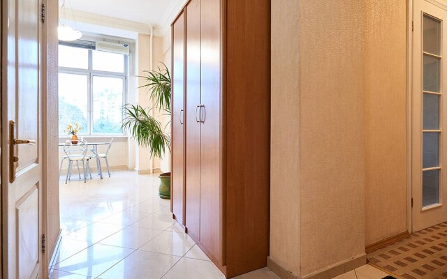 Апартаменты Home-Hotel, ул. Крещатик, 27