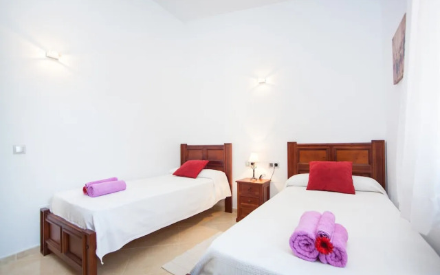 Villa With Pool & Terrace