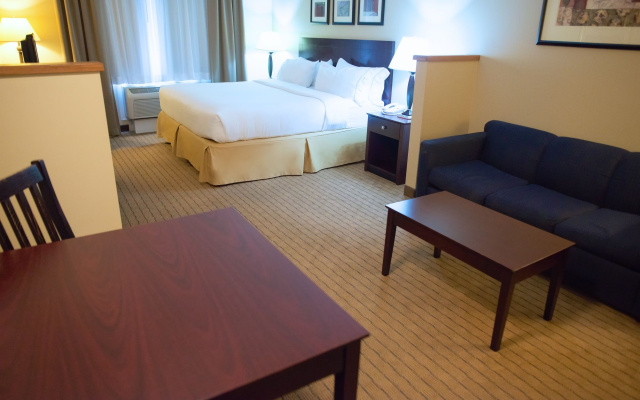 Holiday Inn Express Devils Lake by IHG