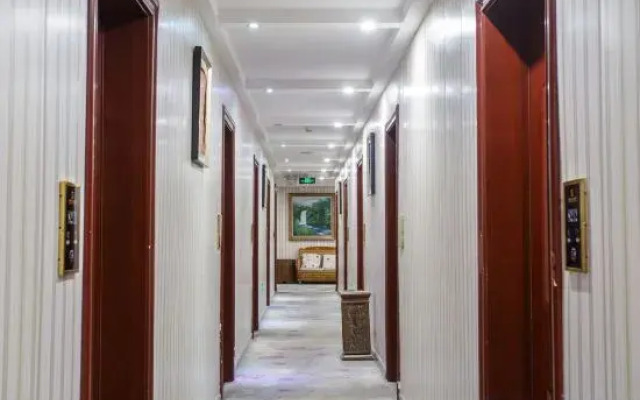Shunhe Hotel (Xinyang Pingqiao Liugaolibao Plaza Branch)