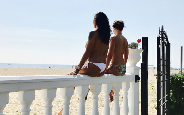 Beach House Barcelona Hot Tub & Beach Access
