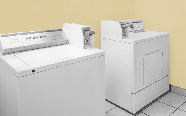 Super 8 by Wyndham Bulls Gap Greeneville Area