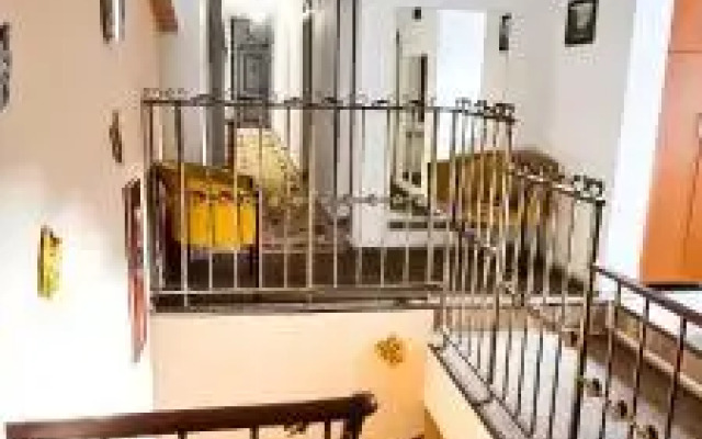 5 Stars High Hostel
