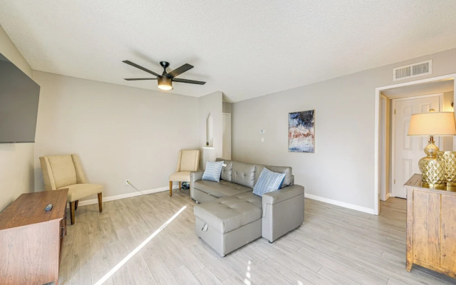 Cozy Fresno Condo w/ Balcony & Pool Access