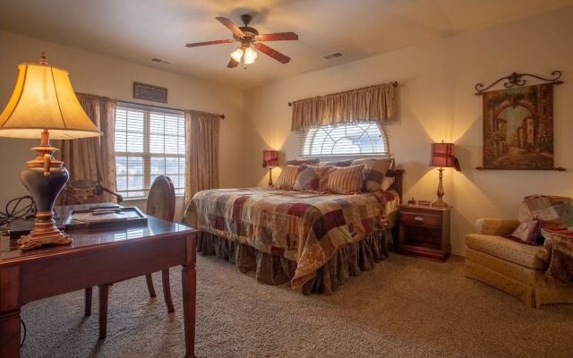 Ozark Comfort 3 Bedroom Condo by RedAwning