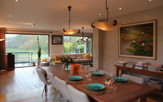 Lavish Holiday Home in Loosdrecht with Hot Tub