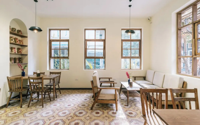 UNIQUE Creative Apartment w ROOFTOP Garden