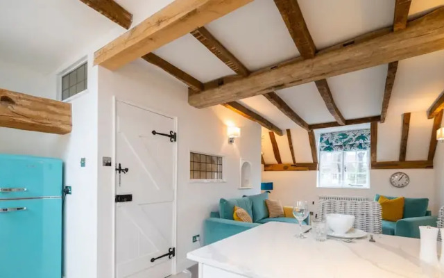 Stable Annex Bisham - Vibrant 1 Bed With Parking