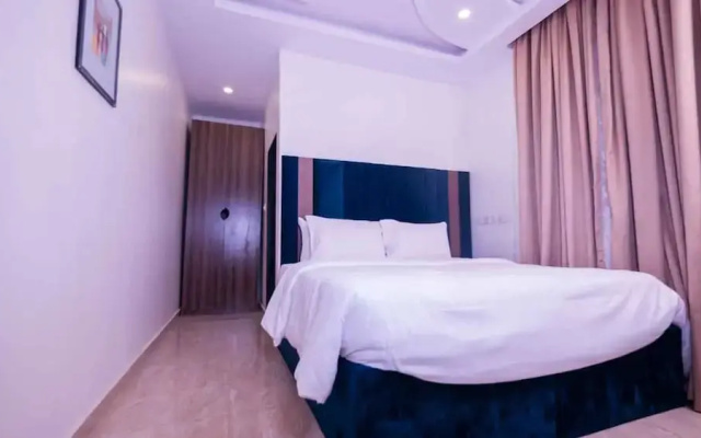 Ibizza Pit Hotel and Suites