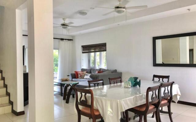 Cosy 4bdr beach house in Ochio Rios