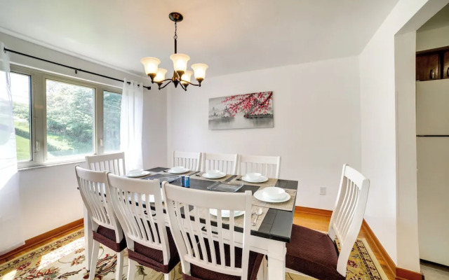 3 Mi to Downtown: Pittsburgh Home w/ Balcony!