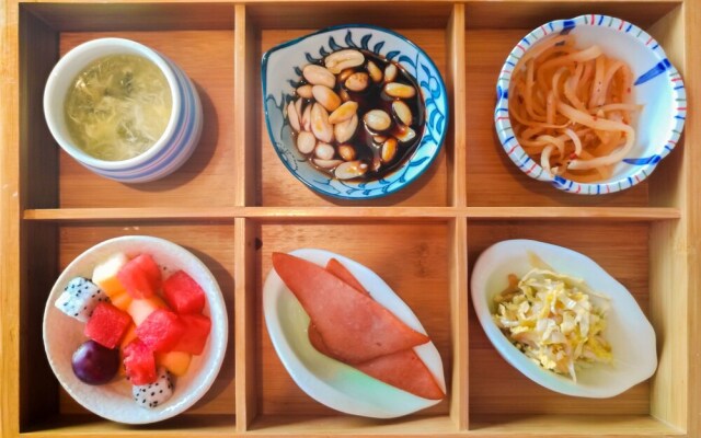 Qingdao Lohas Home Hotel