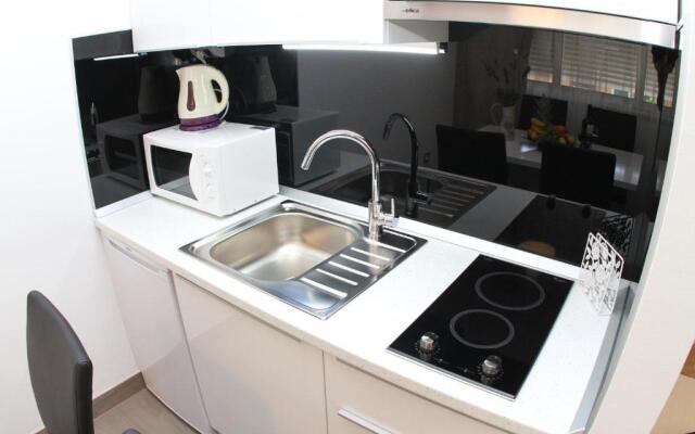 Studio Apartments Mirakul