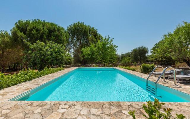 2496 Trullo Chiaro di Luna by Perle di Puglia