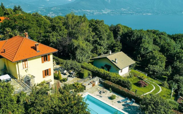 Villa With Private Pool and View of the Lake