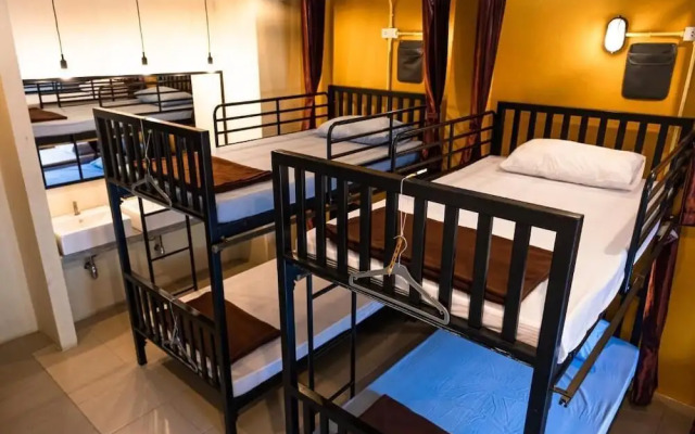 Krabi Freedom Hostel And Bar