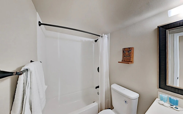 Bamboo 1002 Condo by RedAwning