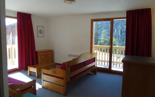 Lou Services Apartment CB18 LSI 001