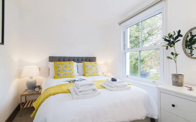 FG Property - The Holland Road Residence II