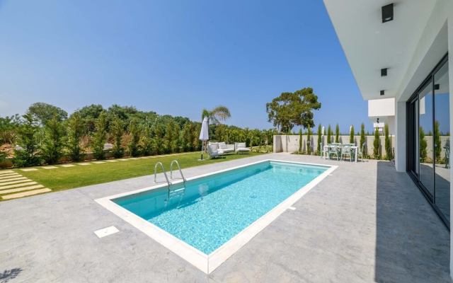 By The Beach - Blue Topaz Villa