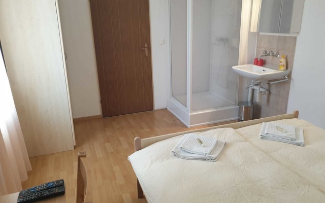 Hotel Edelweiss – Guest Rooms – Neuhausen am Rheinfall