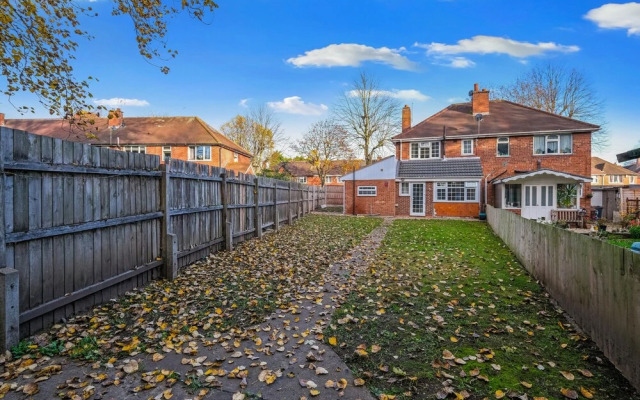 Delightful House 4 bed 2 bath  - Parking